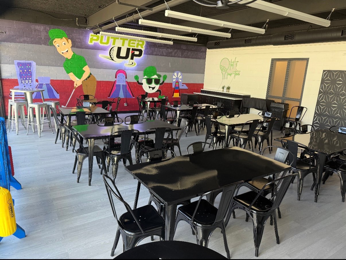 Putter Up private party room