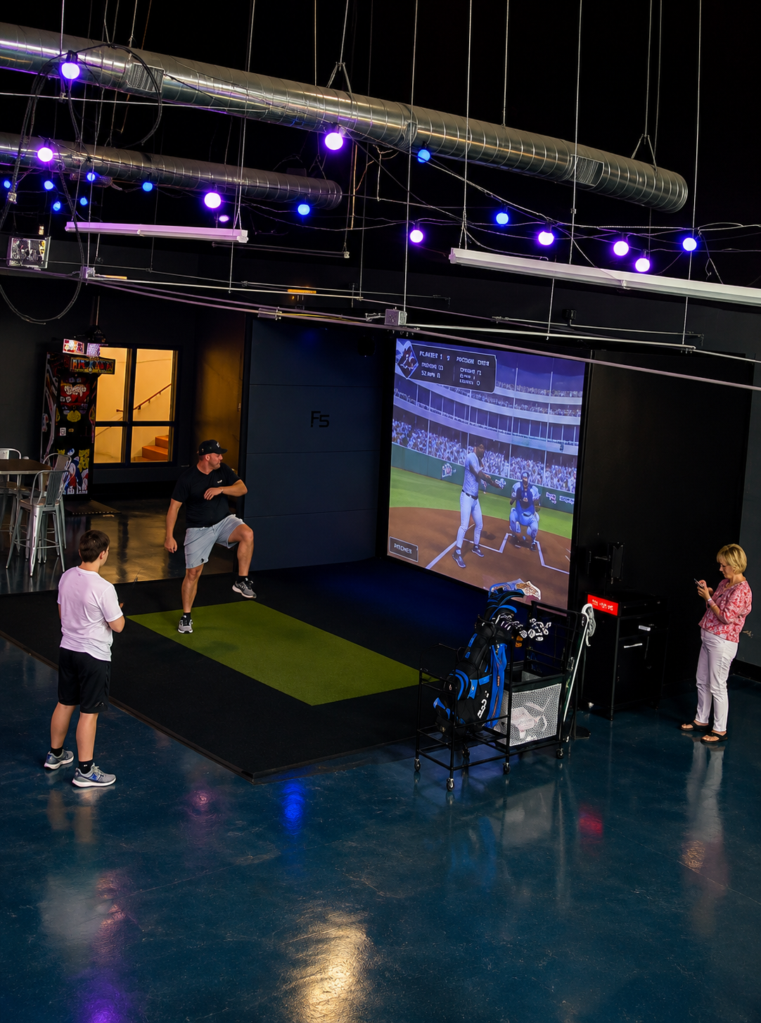 Multi-sport game on the Putter Up simulator
